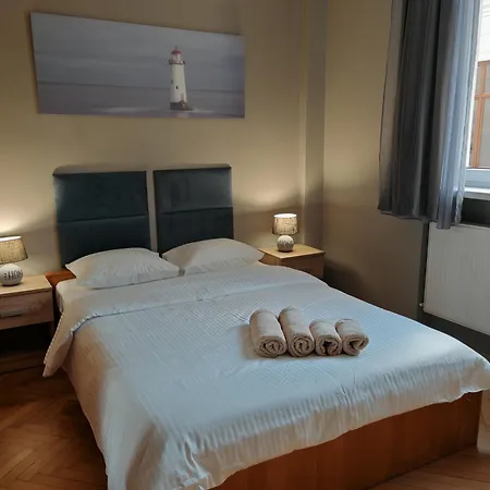 Апартаменти Historic Centre 3 *